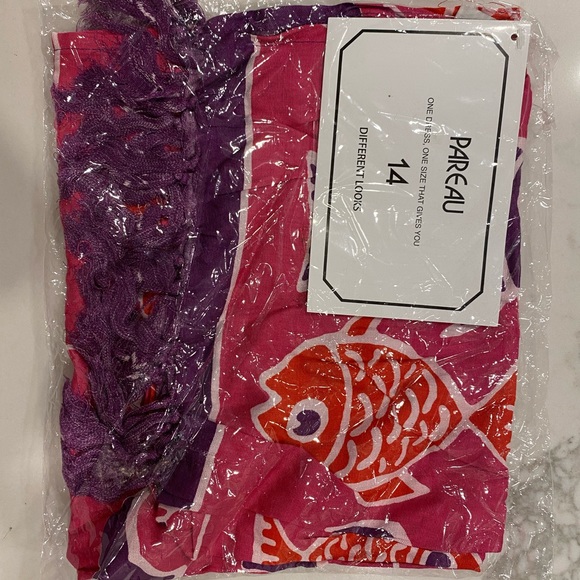 “4/$25” NEW beach wrap - Picture 1 of 4